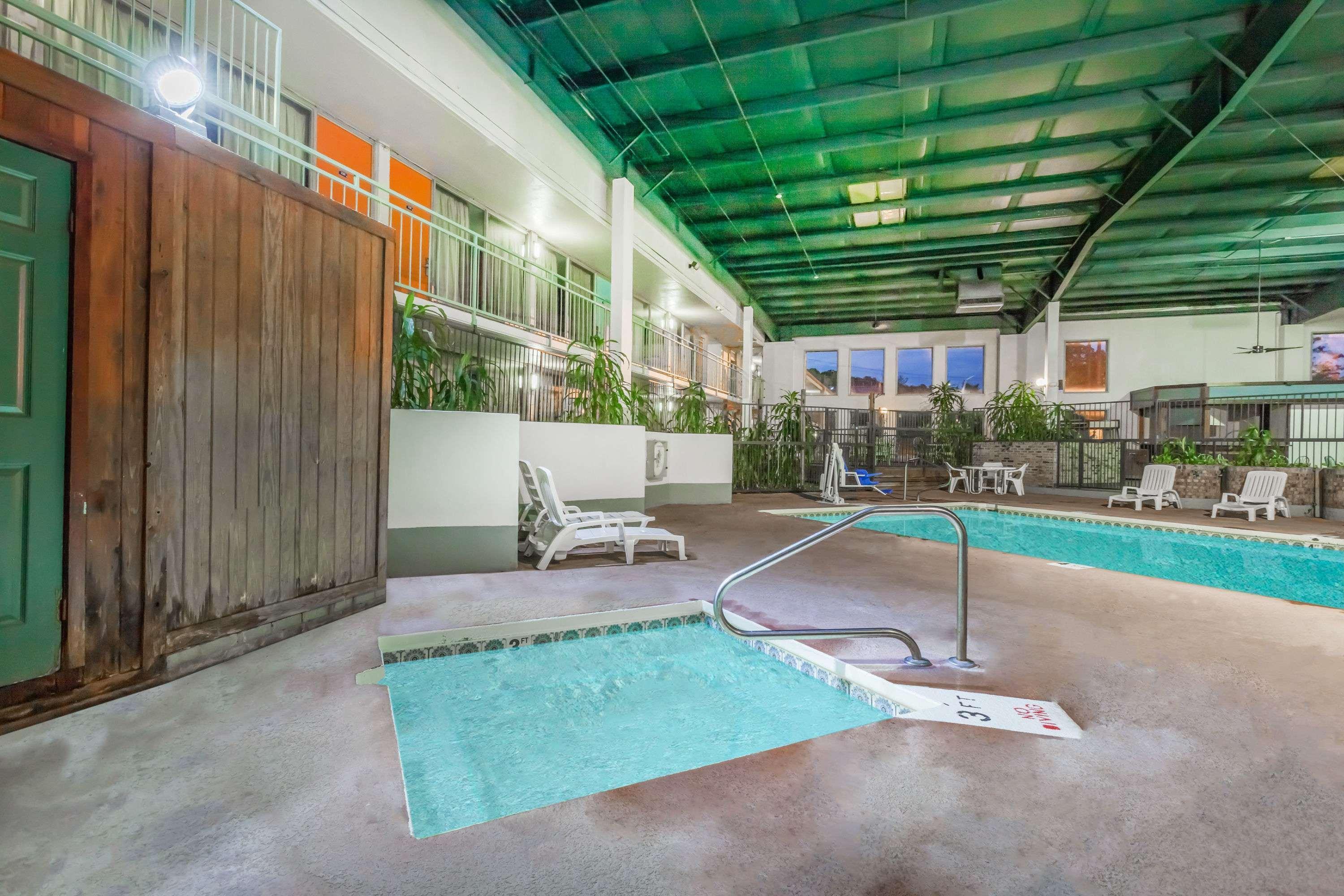 Howard Johnson By Wyndham Conway Exterior photo