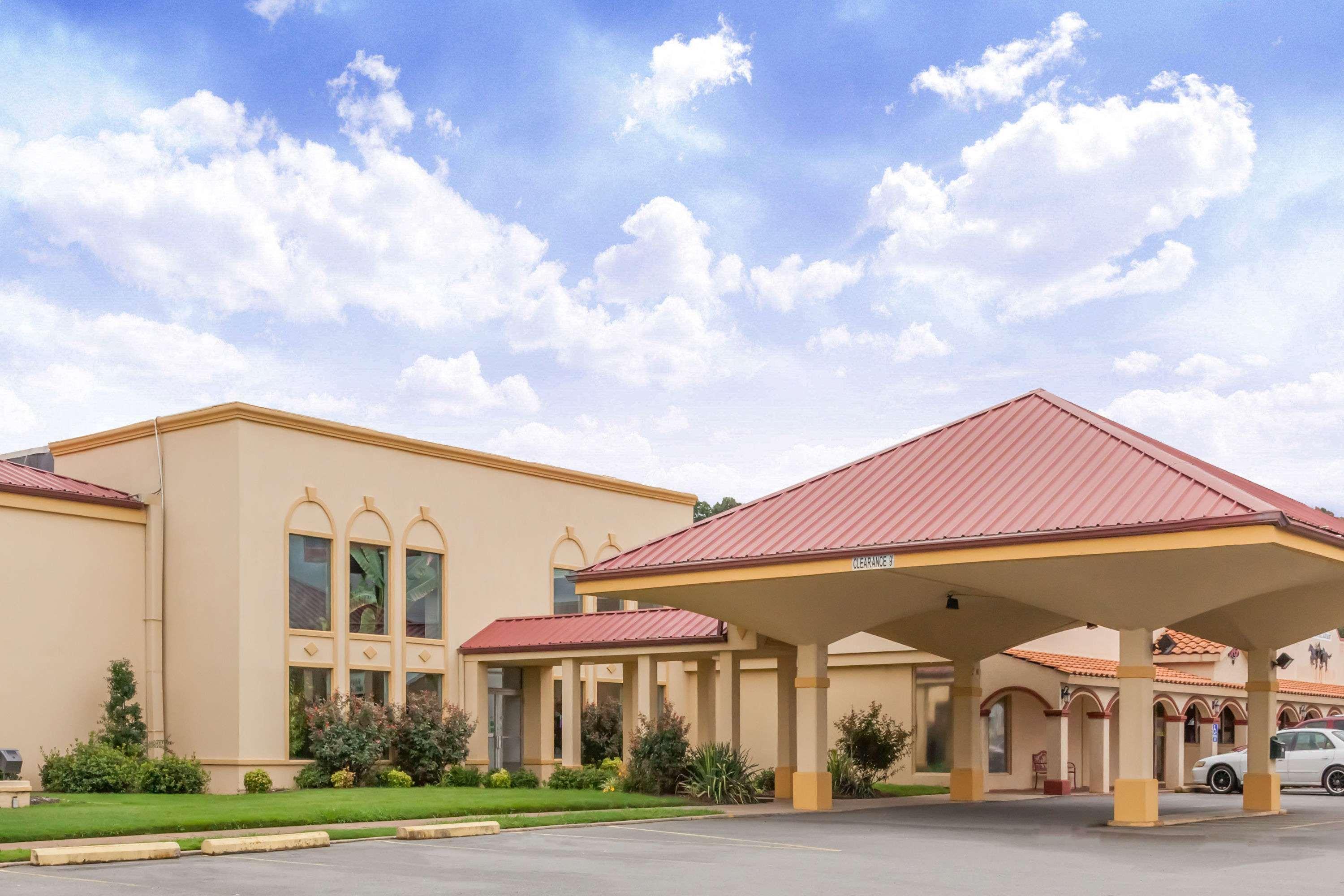 Howard Johnson By Wyndham Conway Exterior photo