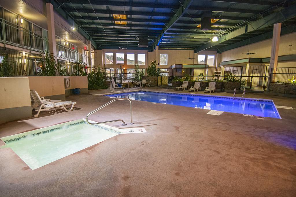 Howard Johnson By Wyndham Conway Exterior photo