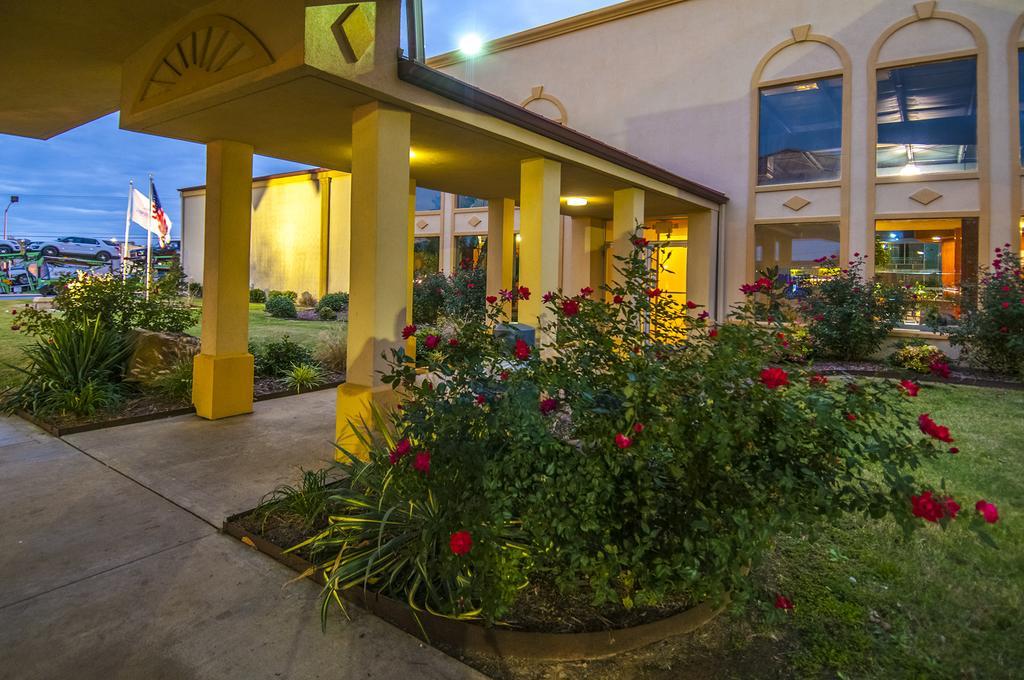 Howard Johnson By Wyndham Conway Exterior photo