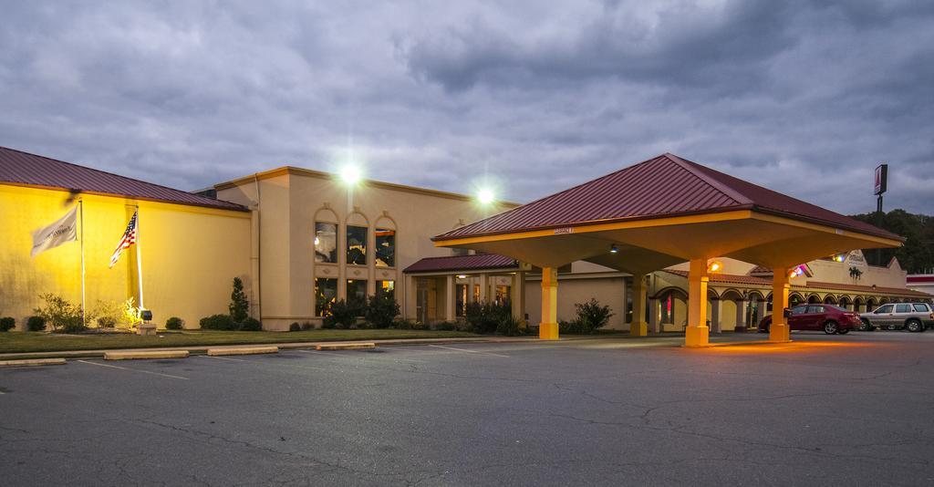 Howard Johnson By Wyndham Conway Exterior photo