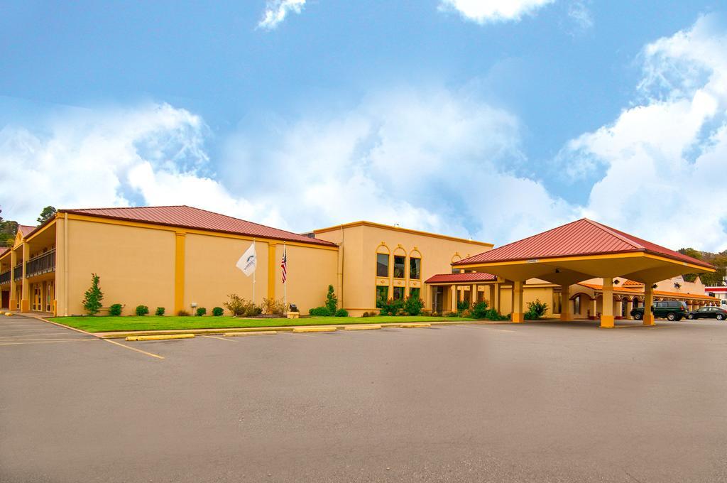 Howard Johnson By Wyndham Conway Exterior photo